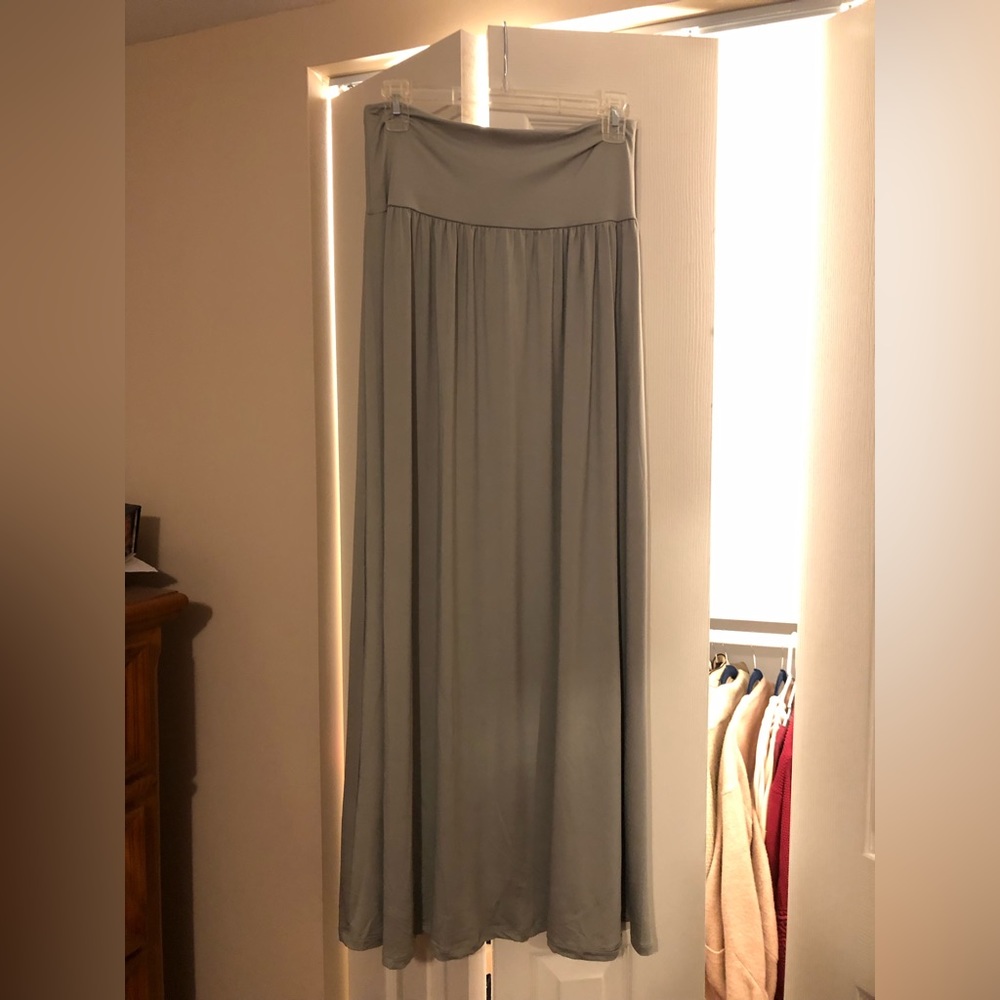 Sea foam maxi skirt NWT